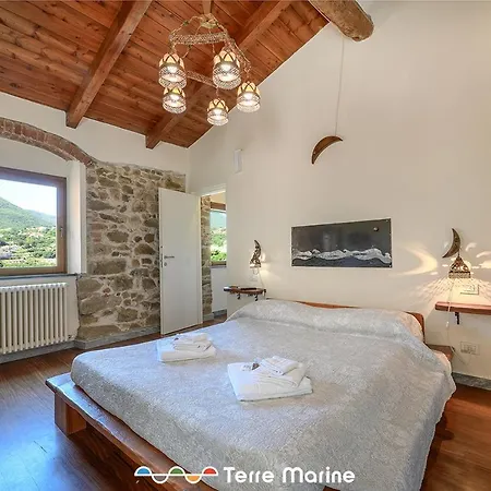 L'occhio Di Santa Lucia, Terre Marine Guest house