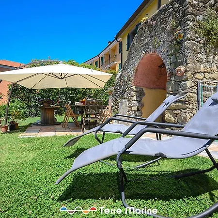 L'occhio Di Santa Lucia, Terre Marine Guest house